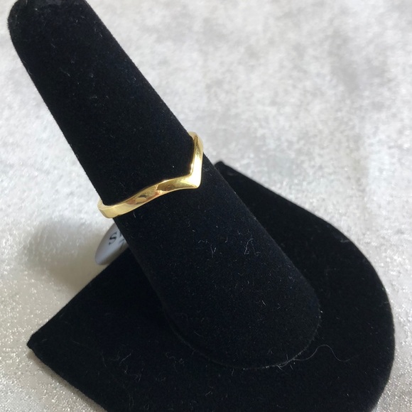 925 Minimalist Chevron Ring- Gold - Picture 3 of 6